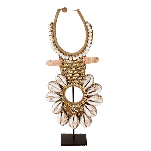 J47 Schelpenketting Op Standaard