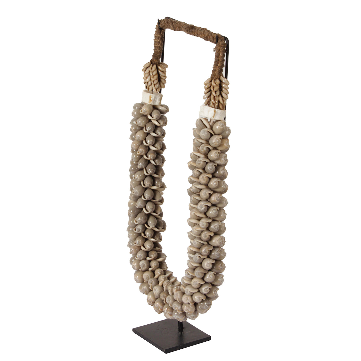 J78 Schelpenketting Op Standaard