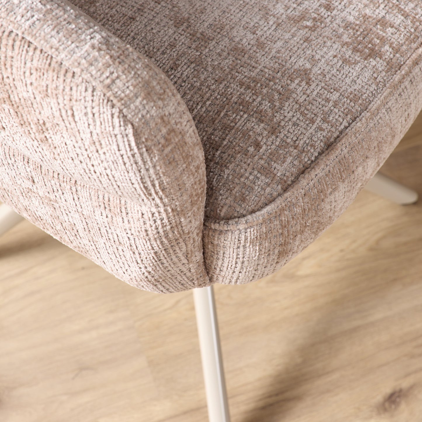 Eetkamerstoel Bella | Beige | Poot zand | Met armleuning