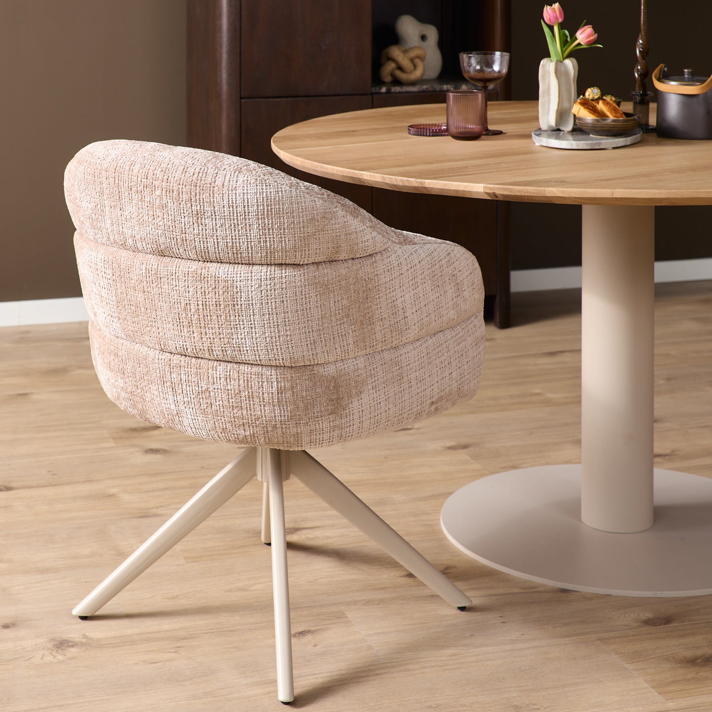 Eetkamerstoel Bella | Beige | Poot zand | Met armleuning