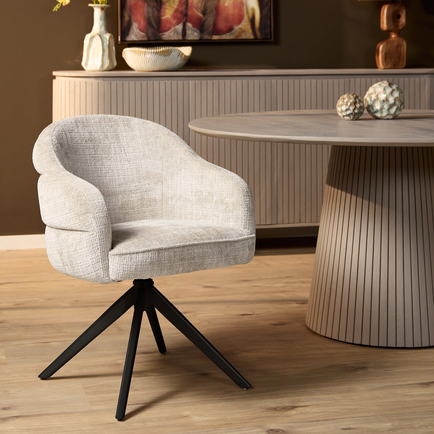 Eetkamerstoel Bella | Off-white | Zwarte poten | Met armleuning